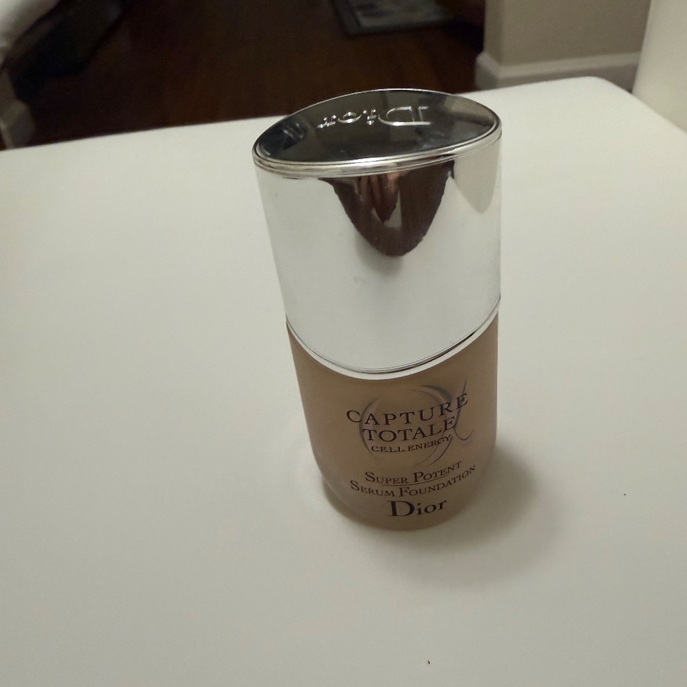 Makeup - Picture 2 of 3